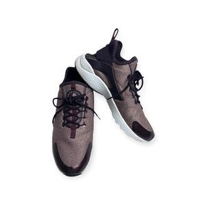 Nike Air Huarache athletic Shoes size 9